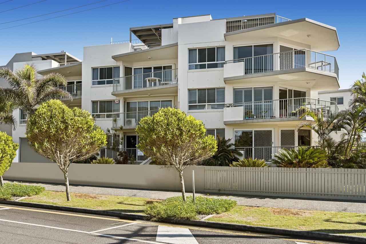 Surfcomber On The Beach Maroochydore Exterior foto